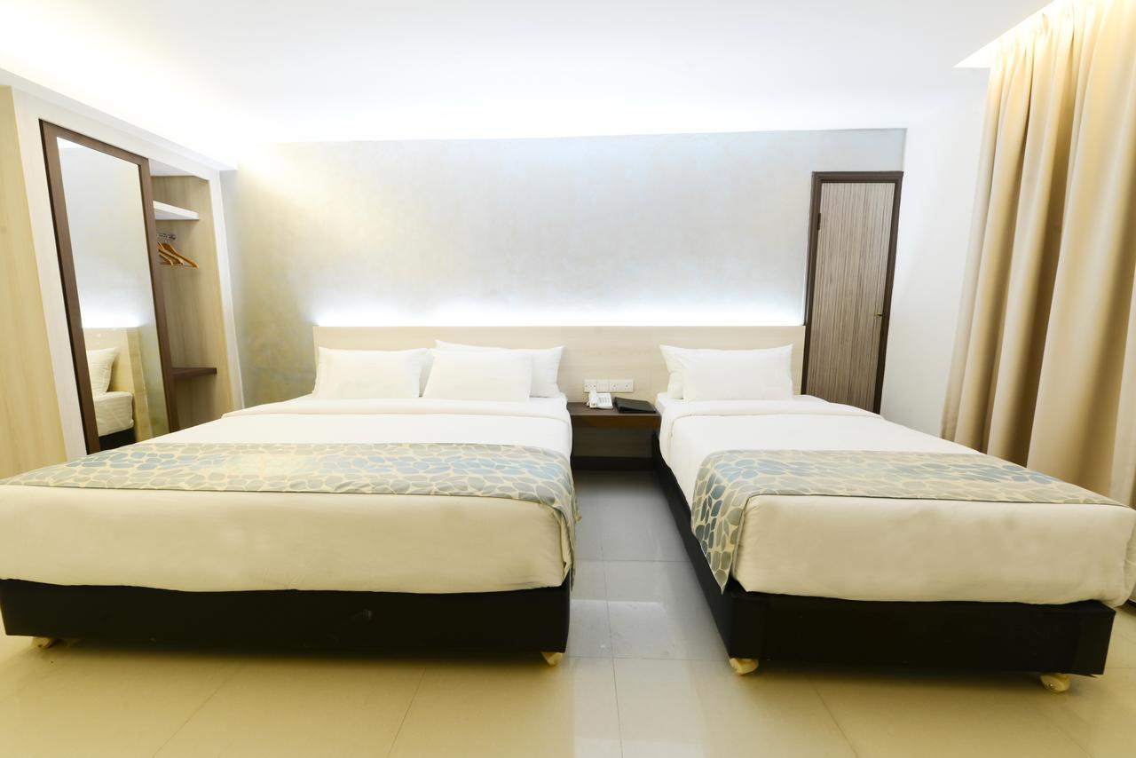Samudra Hotel Kuching Bagian luar foto