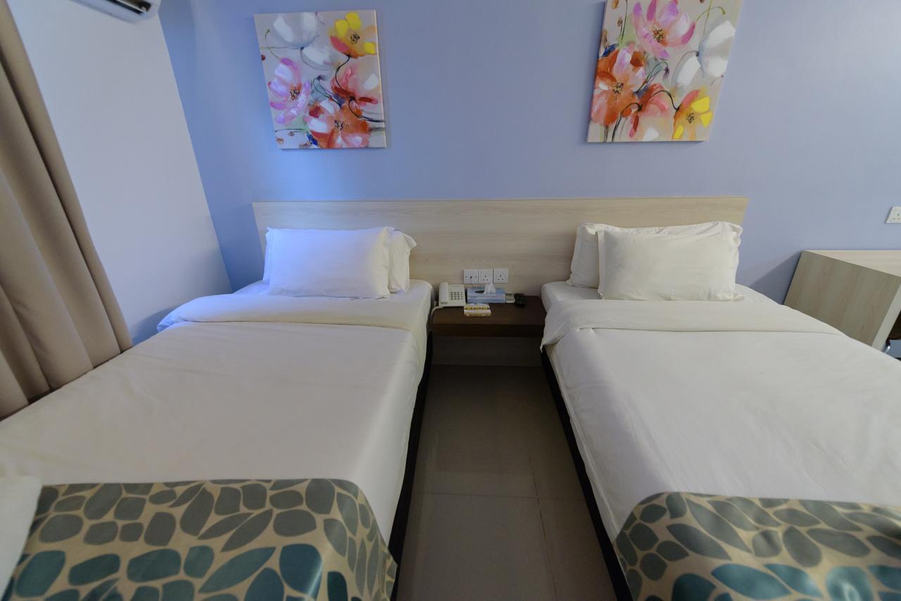 Samudra Hotel Kuching Bagian luar foto