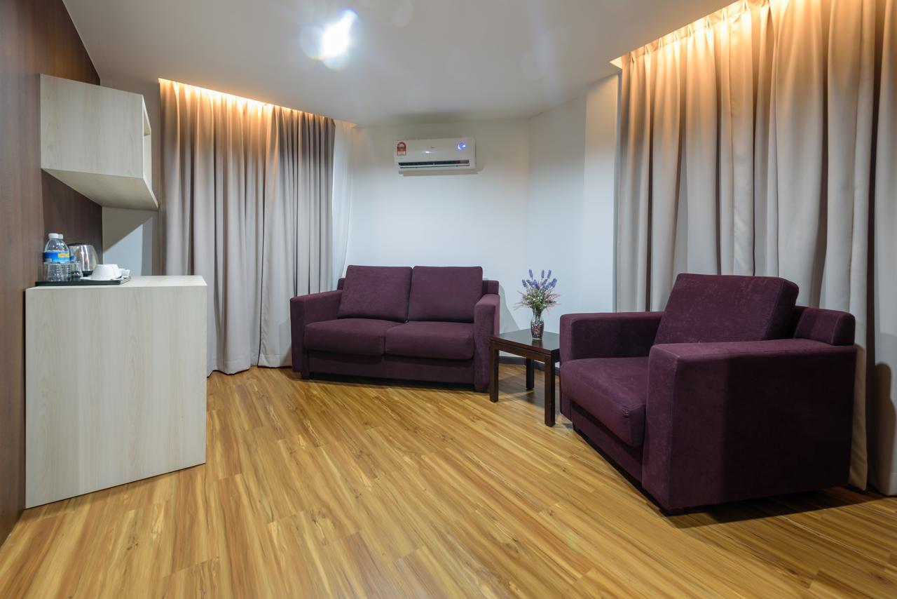 Samudra Hotel Kuching Bagian luar foto