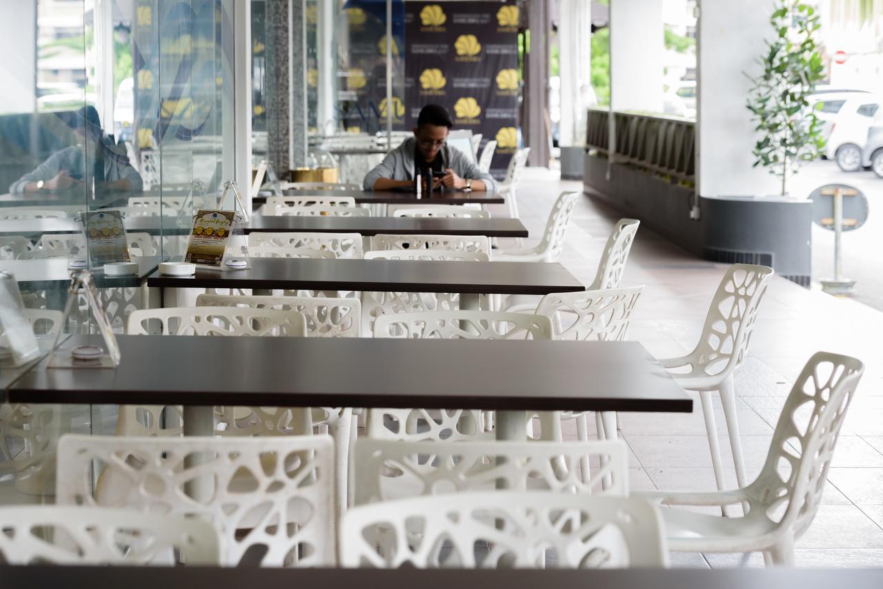 Samudra Hotel Kuching Bagian luar foto